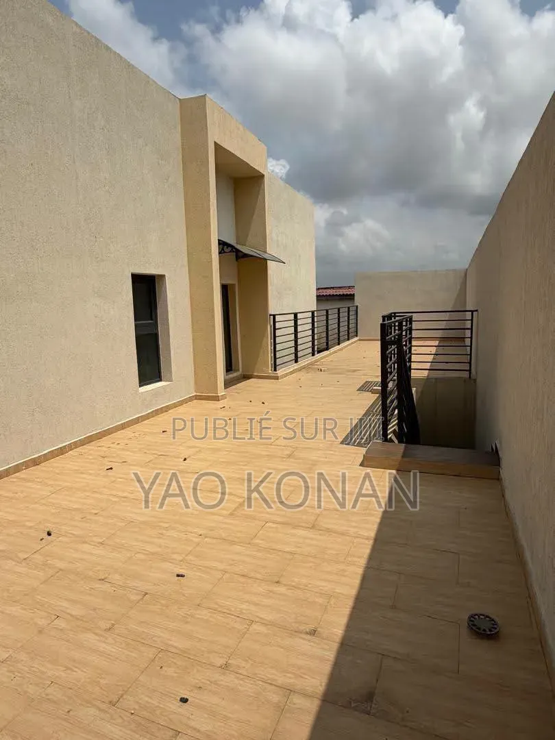 6chbre Duplex dans Bingerville à Louer