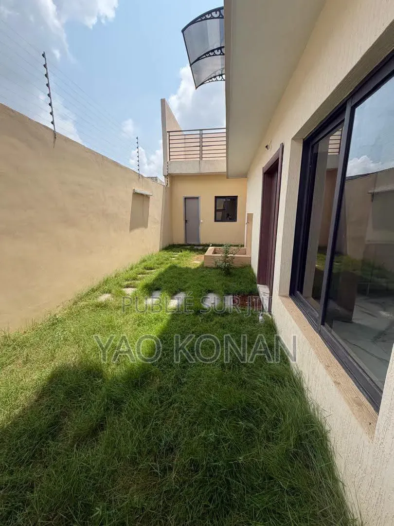 6chbre Duplex dans Bingerville à Louer