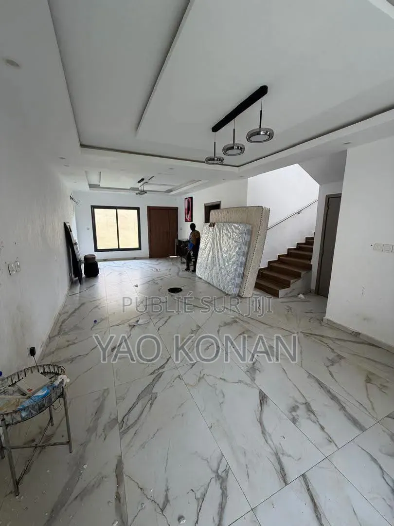6chbre Duplex dans Bingerville à Louer