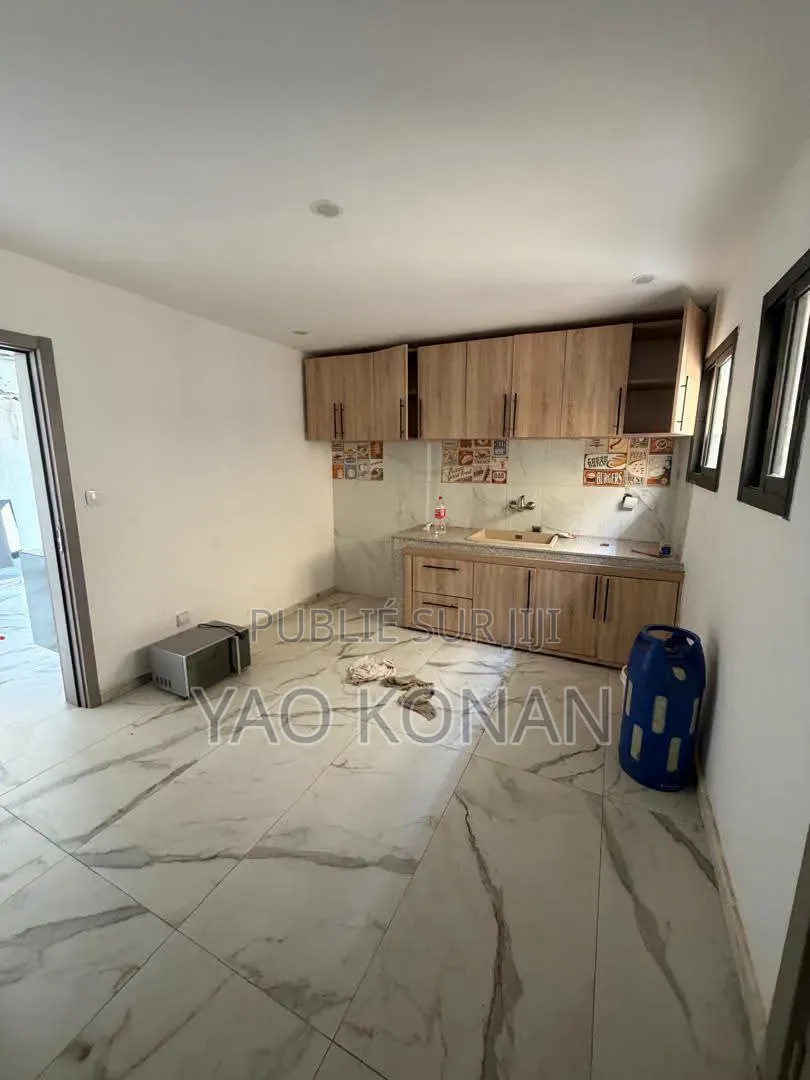 6chbre Duplex dans Bingerville à Louer