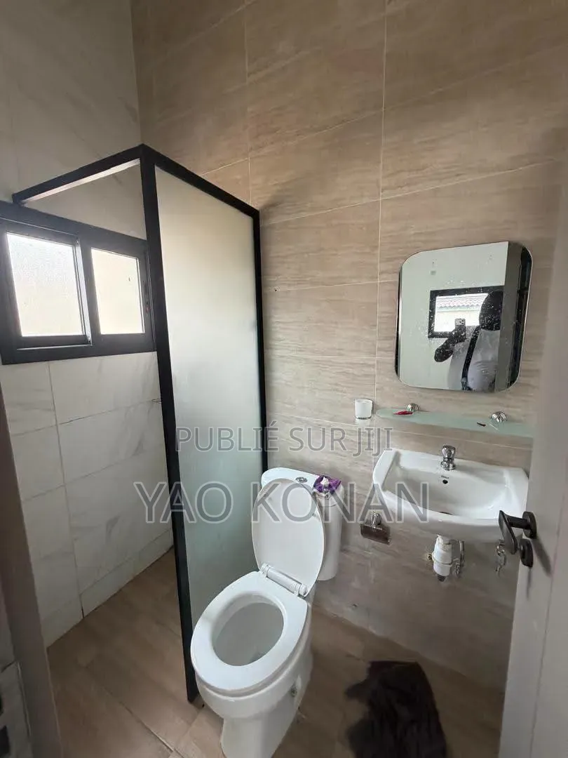 6chbre Duplex dans Bingerville à Louer