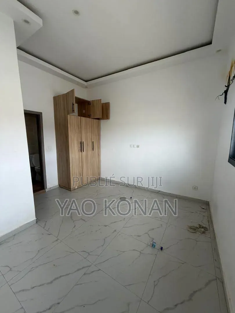 6chbre Duplex dans Bingerville à Louer