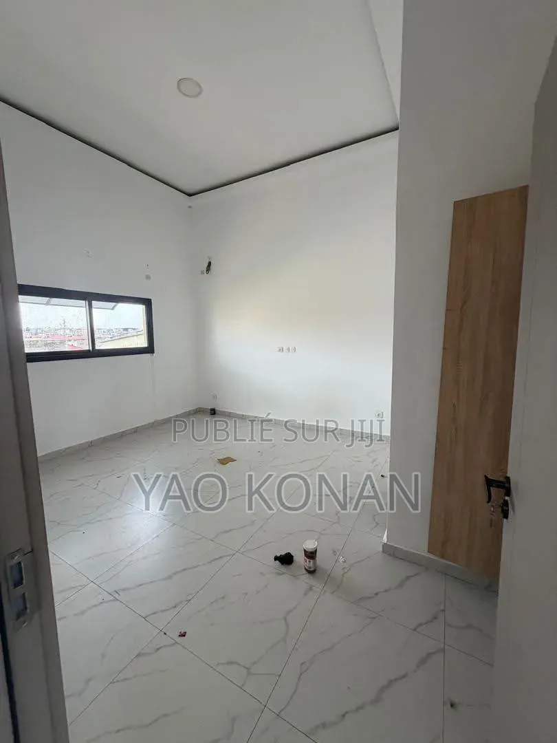 6chbre Duplex dans Bingerville à Louer