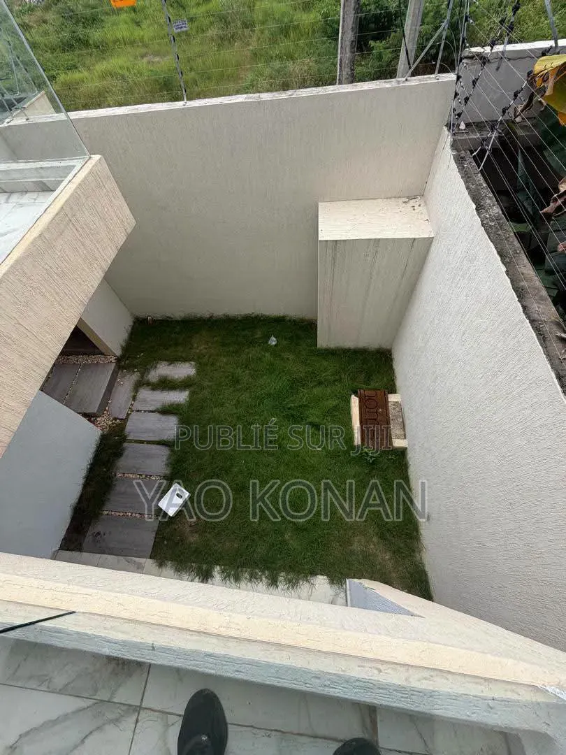 6chbre Duplex dans Bingerville à Louer