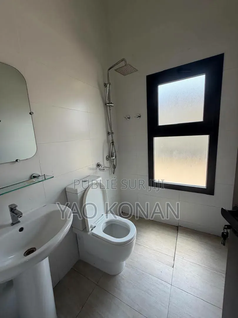 6chbre Duplex dans Bingerville à Louer