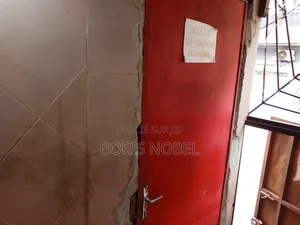 8chbre Blocs d'appartements dans Manoach Service, Yopougon à Vendre