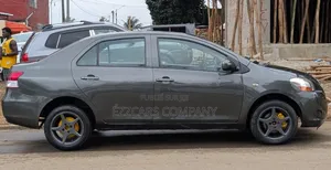 Toyota Yaris 2008 Gris