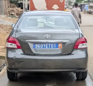 Toyota Yaris 2008 Gris