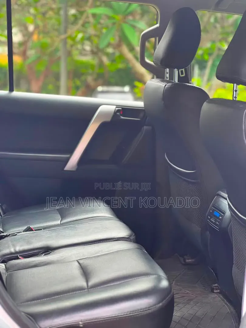 Toyota Land Cruiser Prado 2022 Gris