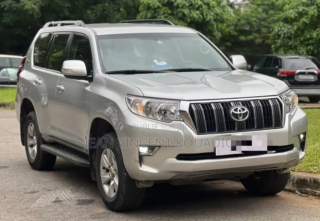 Toyota Land Cruiser Prado 2022 Gris