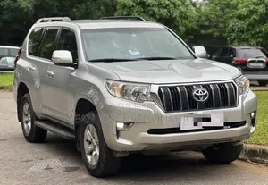 Toyota Land Cruiser Prado 2022 Gris