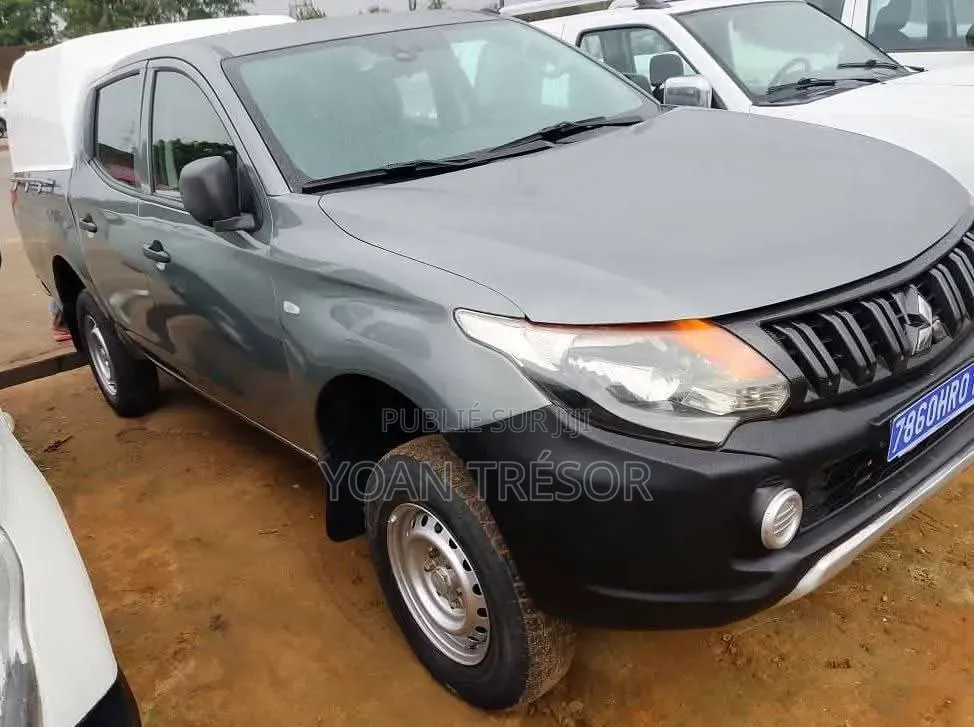 Mitsubishi L200 2018 Gris