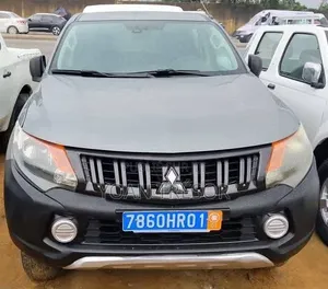 Mitsubishi L200 2018 Gris