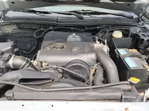 Mitsubishi L200 2018 Gris
