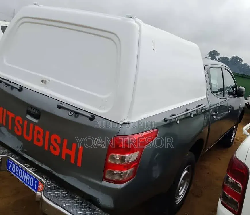 Mitsubishi L200 2018 Gris