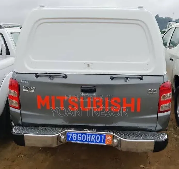 Mitsubishi L200 2018 Gris