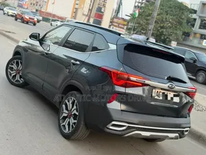Kia Seltos 2022 Gris