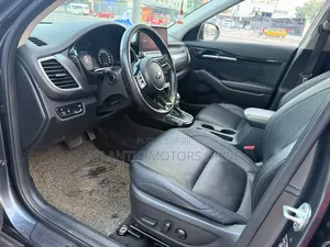 Kia Seltos 2022 Gris