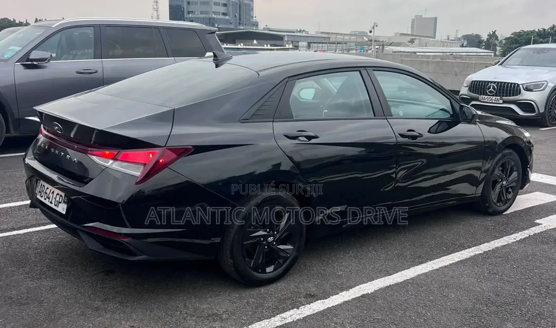 Hyundai Elantra 2021 Noir