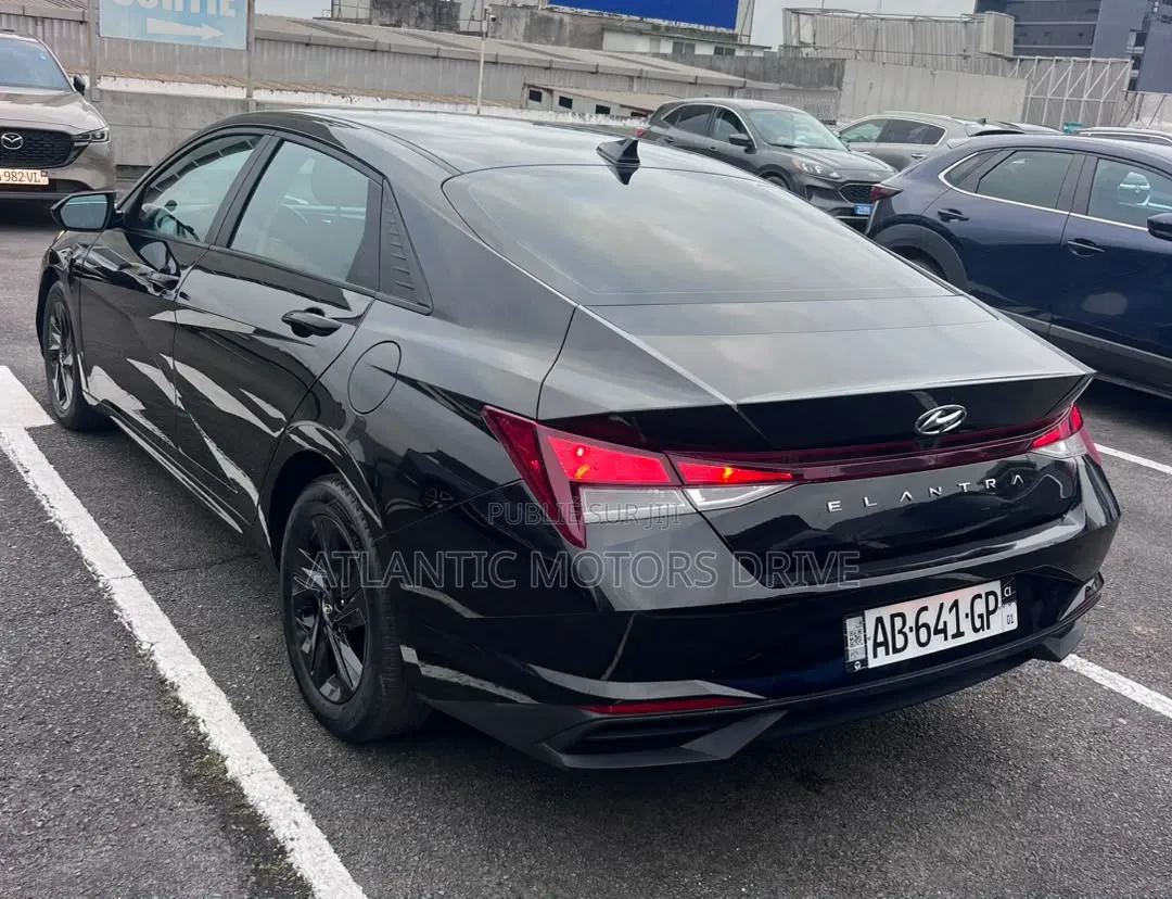 Hyundai Elantra 2021 Noir