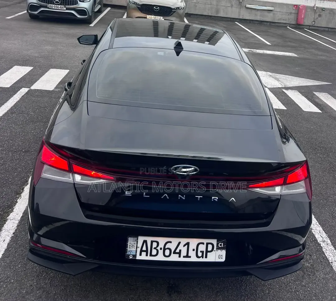 Hyundai Elantra 2021 Noir