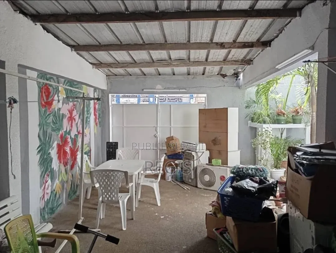 4chbre Villa dans Regis, Cocody à Vendre