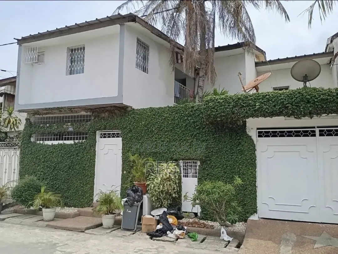 4chbre Villa dans Regis, Cocody à Vendre