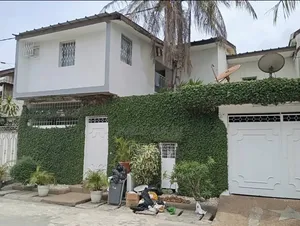 4chbre Villa dans Regis, Cocody à Vendre