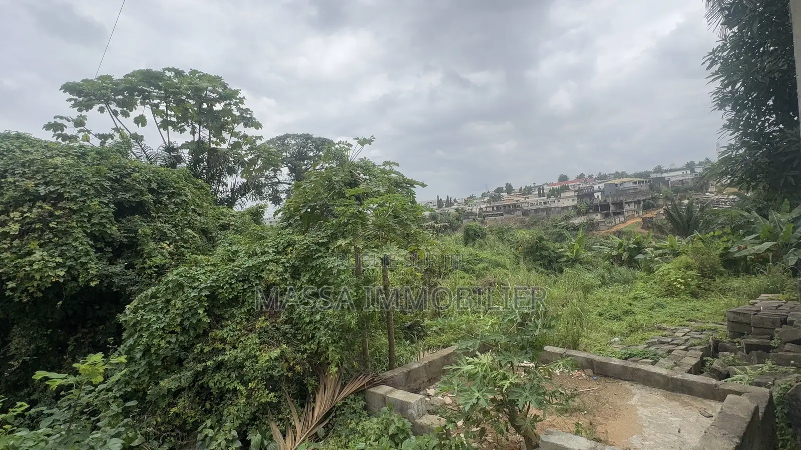 Vente Terrain Mixte 691 M2 À Cocody Riviera Bonoumin