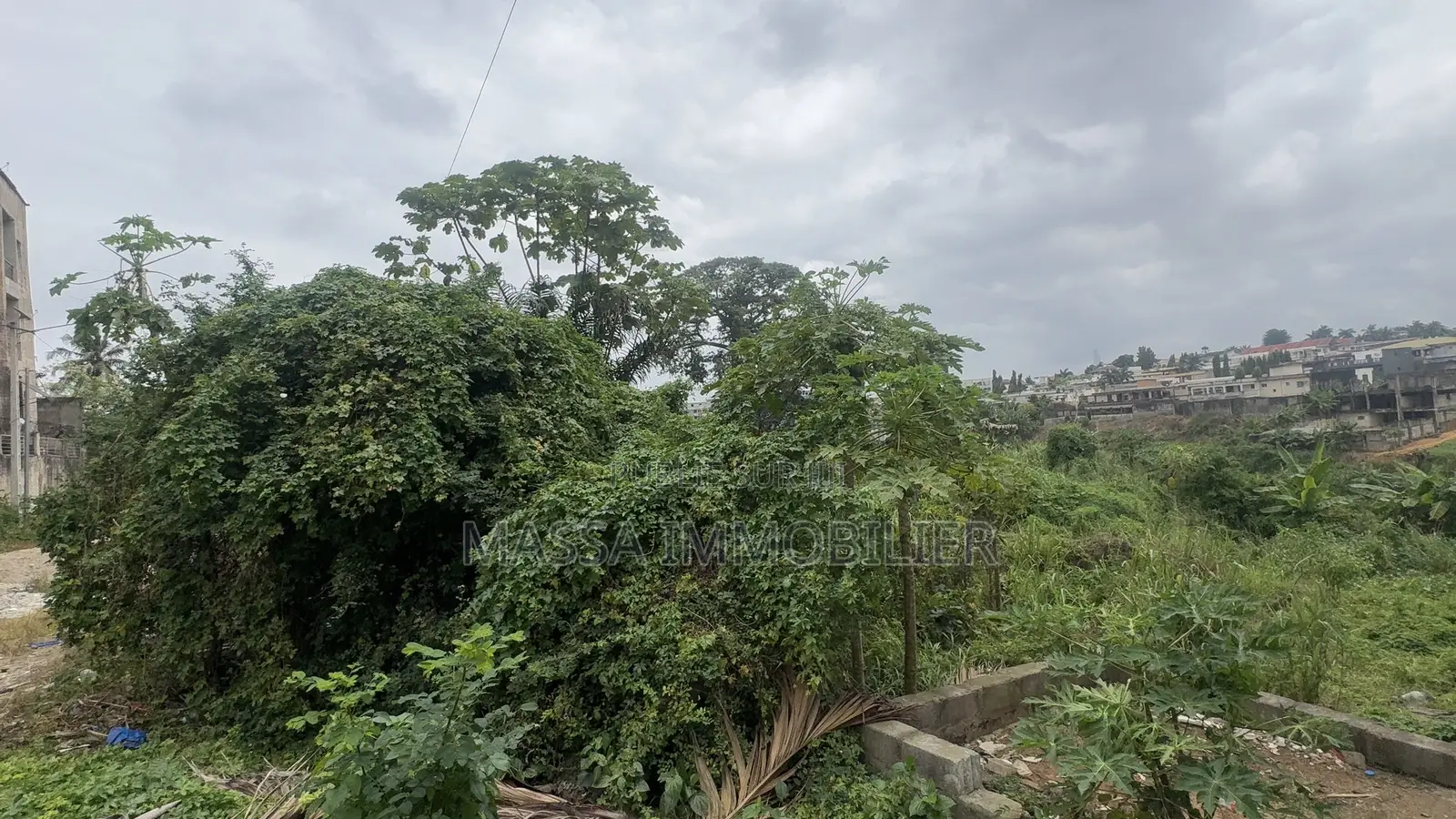 Vente Terrain Mixte 691 M2 À Cocody Riviera Bonoumin