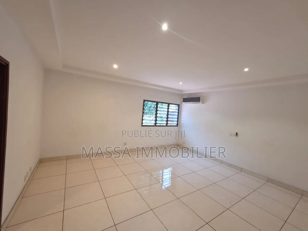 4chbre Duplex dans Massa Immobilier, Cocody à Louer