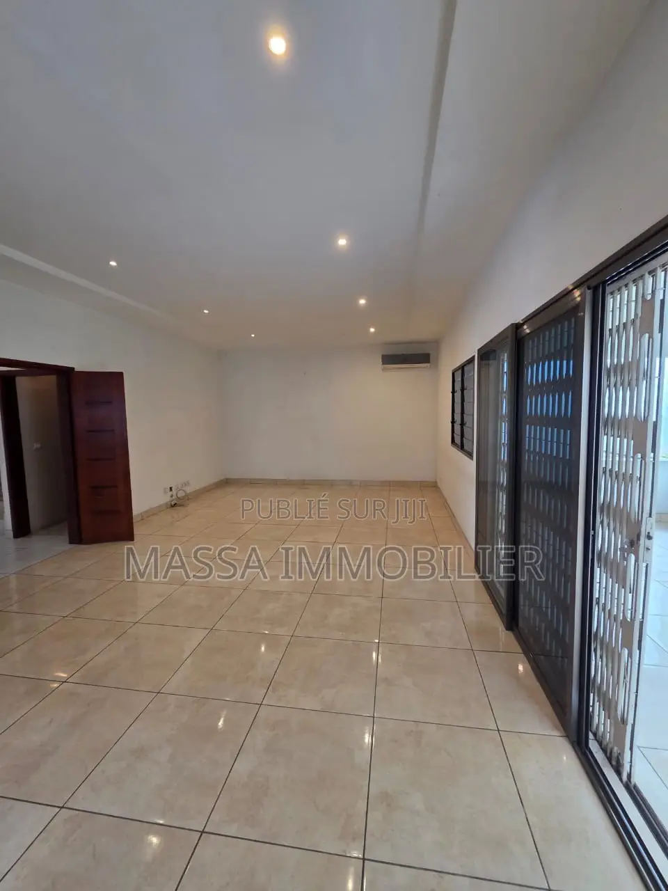 4chbre Duplex dans Massa Immobilier, Cocody à Louer
