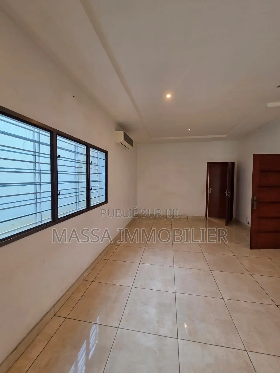 4chbre Duplex dans Massa Immobilier, Cocody à Louer