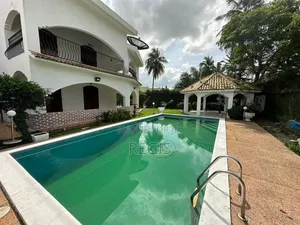 9chbre Maison dans Regis, Cocody à Louer