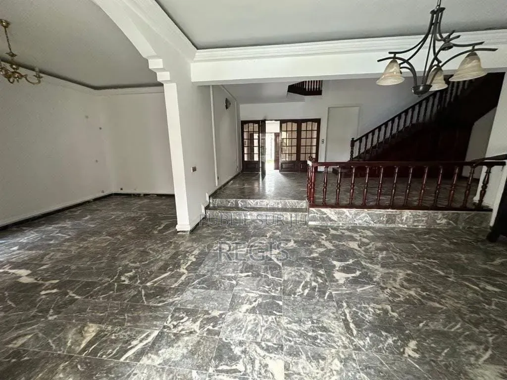 9chbre Maison dans Regis, Cocody à Louer