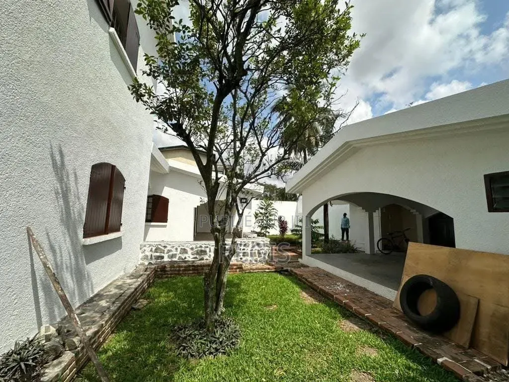 9chbre Maison dans Regis, Cocody à Louer