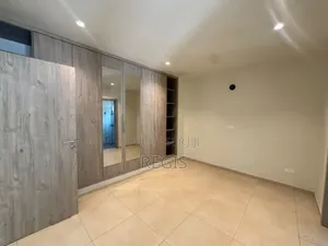 4chbre Villa dans Regis, Cocody à Louer