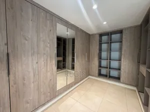 4chbre Villa dans Regis, Cocody à Louer