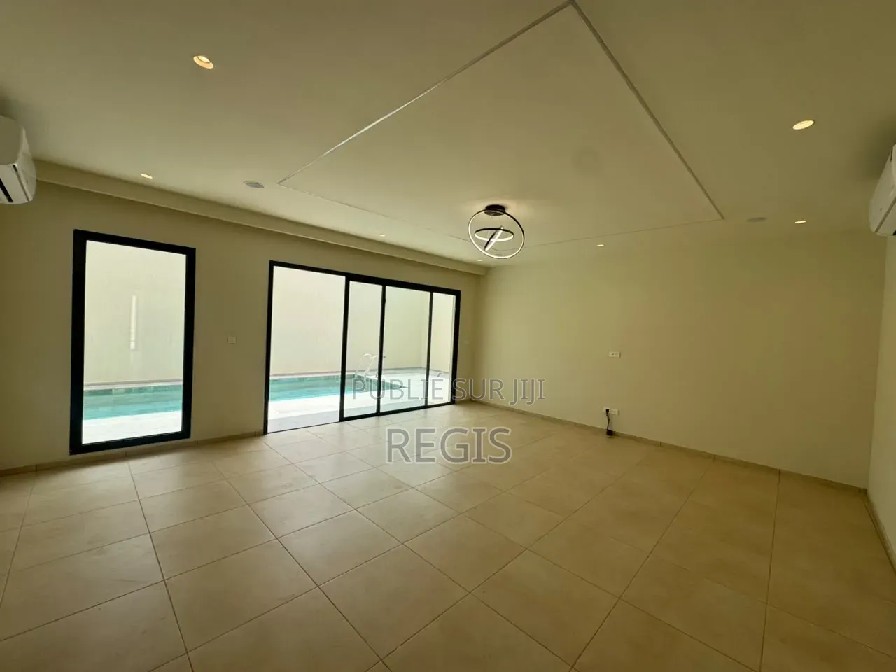 4chbre Villa dans Regis, Cocody à Louer