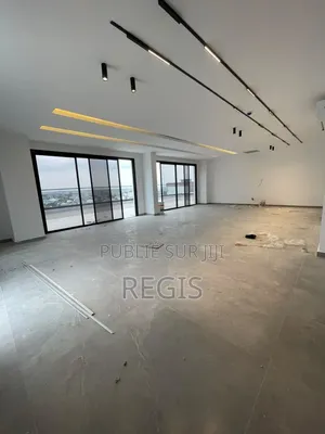 3chbre Appartement dans Regis, Cocody à Louer