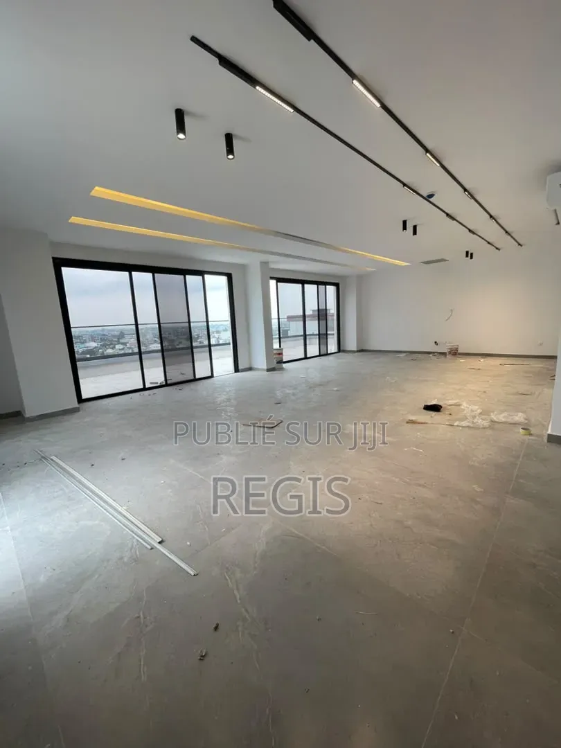 3chbre Appartement dans Regis, Cocody à Louer