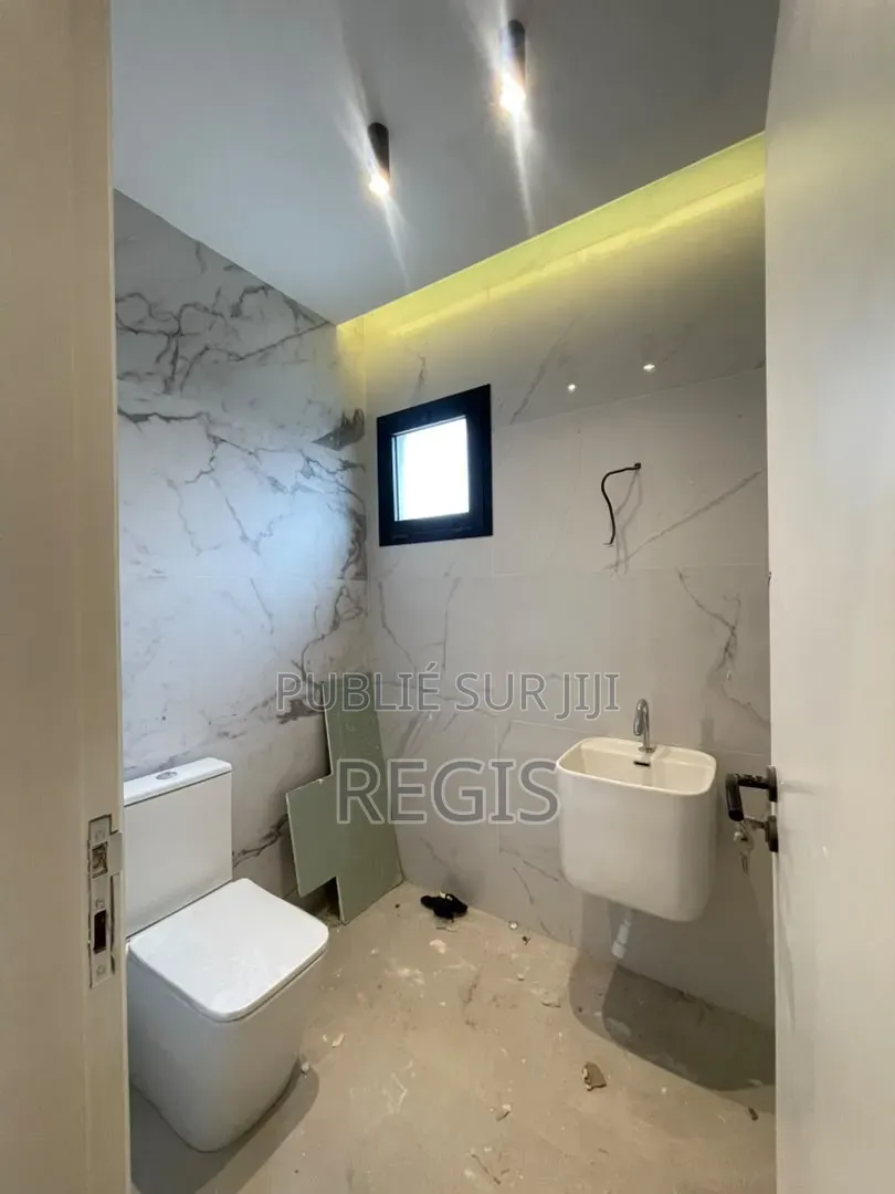3chbre Appartement dans Regis, Cocody à Louer