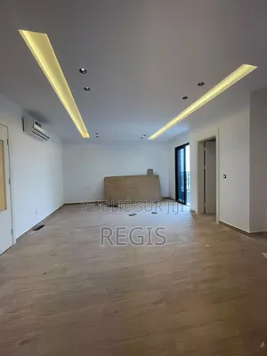 3chbre Appartement dans Regis, Cocody à Louer