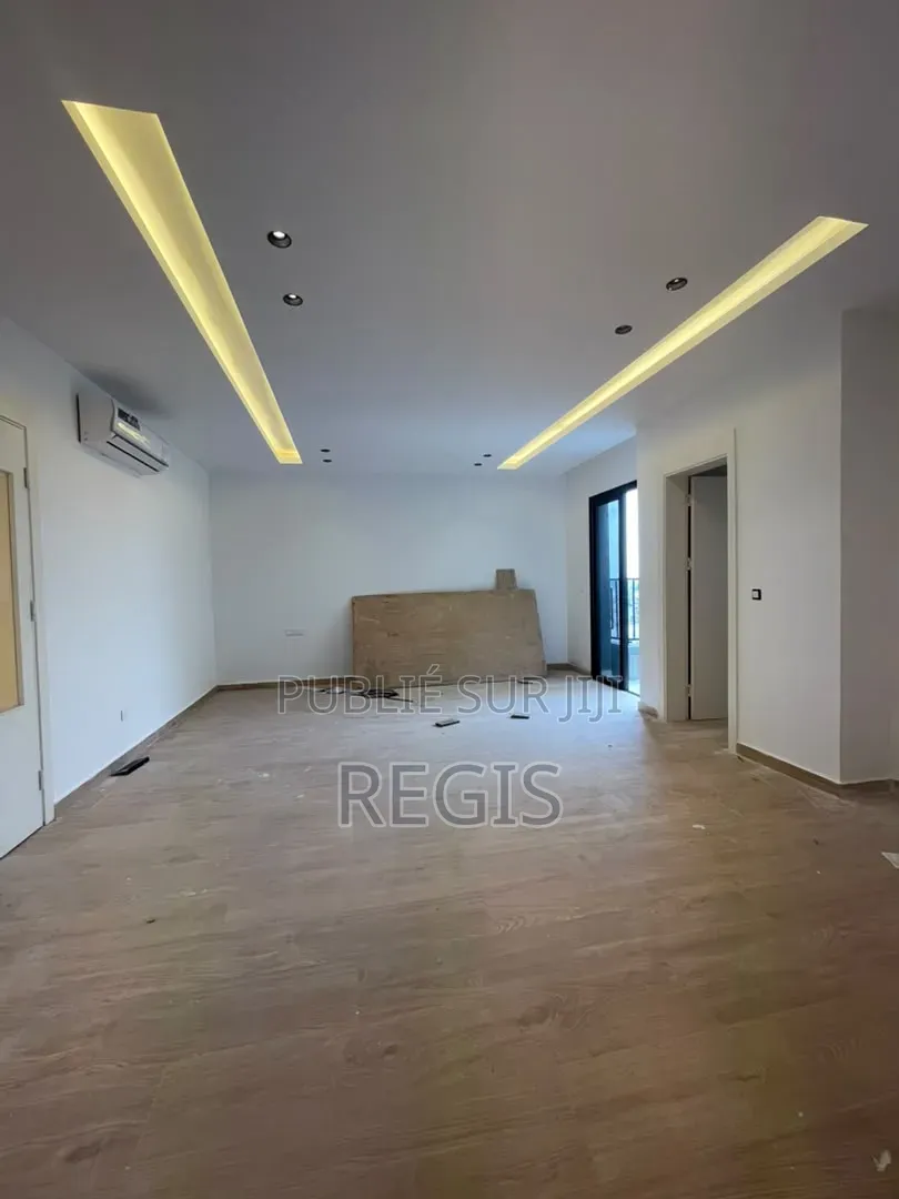 3chbre Appartement dans Regis, Cocody à Louer
