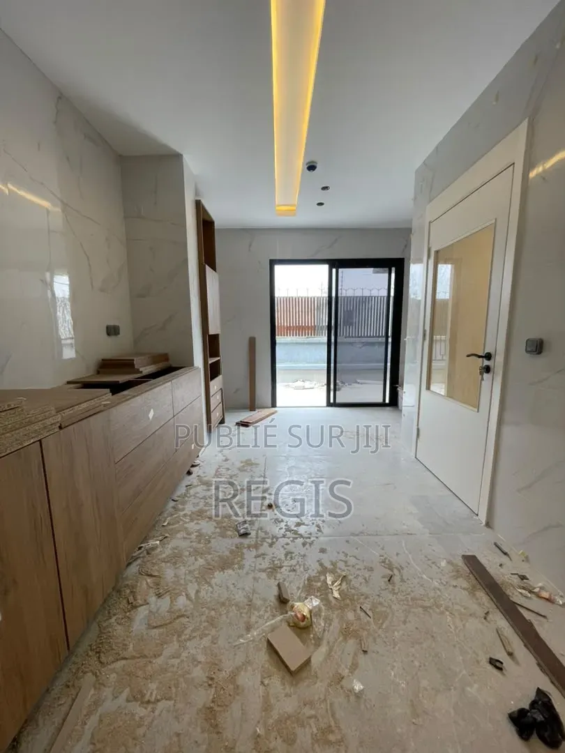 3chbre Appartement dans Regis, Cocody à Louer