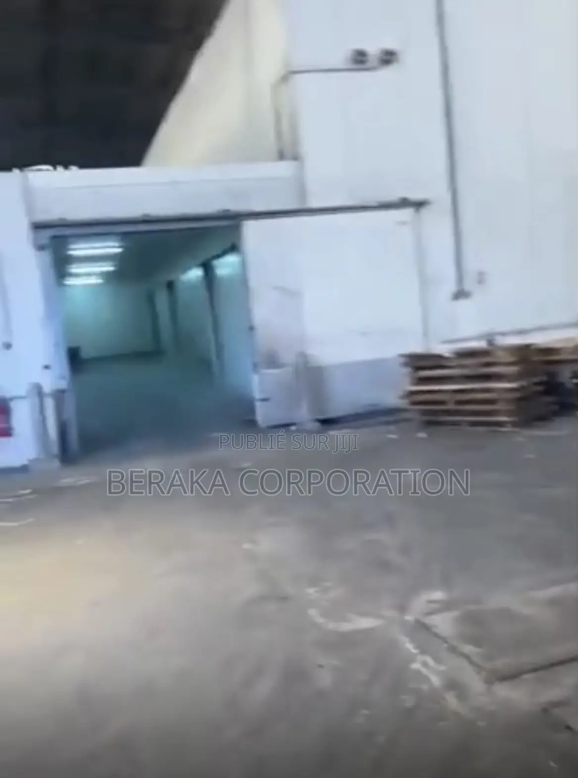 🚨 Grande Chambre Froide À Vendre – Zone Portuaire  📍 Emplacement Strat