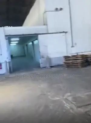 🚨 Grande Chambre Froide À Vendre – Zone Portuaire  📍 Emplacement Strat