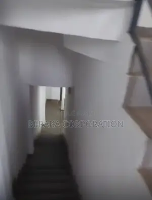 4chbre Duplex dans Beraka Corporation, Cocody à Vendre