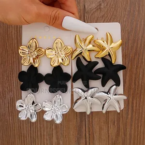 Ensemble De Boucles d'Oreilles Au Style Minimaliste Et Tendance.