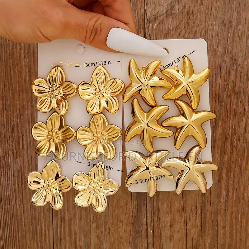 Ensemble De Boucles d'Oreilles Au Style Minimaliste Et Tendance.